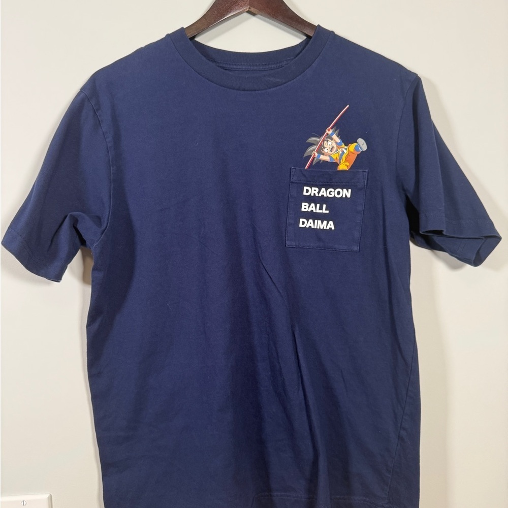 🐉 Uniqlo UT Dragon Ball Daima T-Shirt Men's Medium Navy‎ Goku Pocket Tee Anime